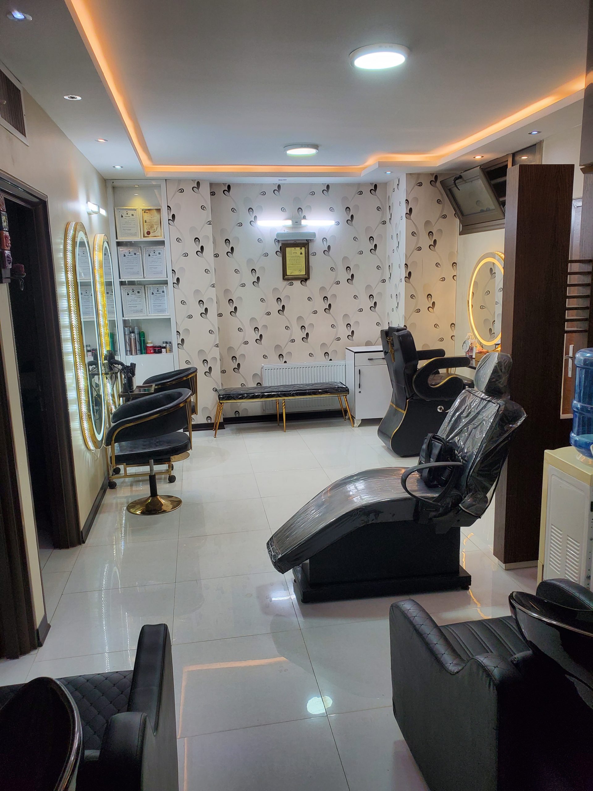 آکادمی و سالن زیبایی طلوع شفق