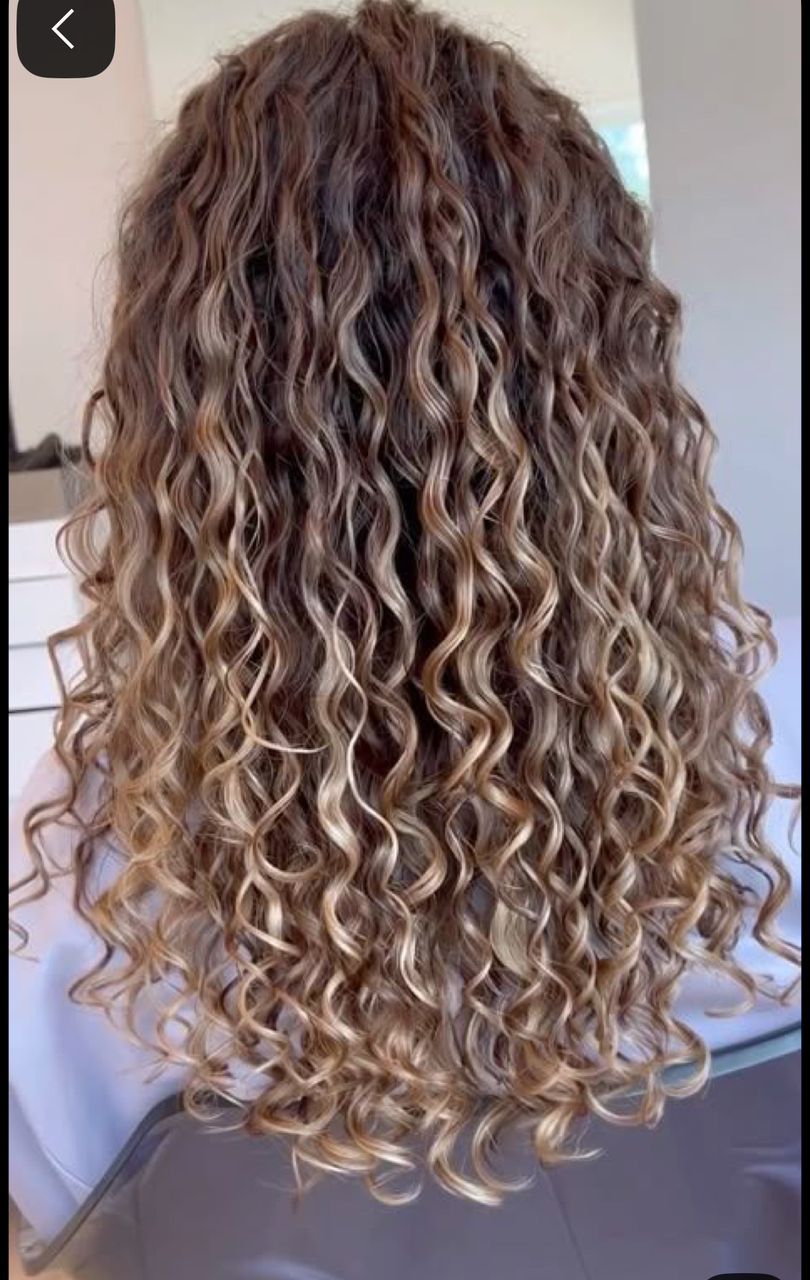 آکادمی (اموزشگاه)تخصصی زیبایی لیلا ریئسی