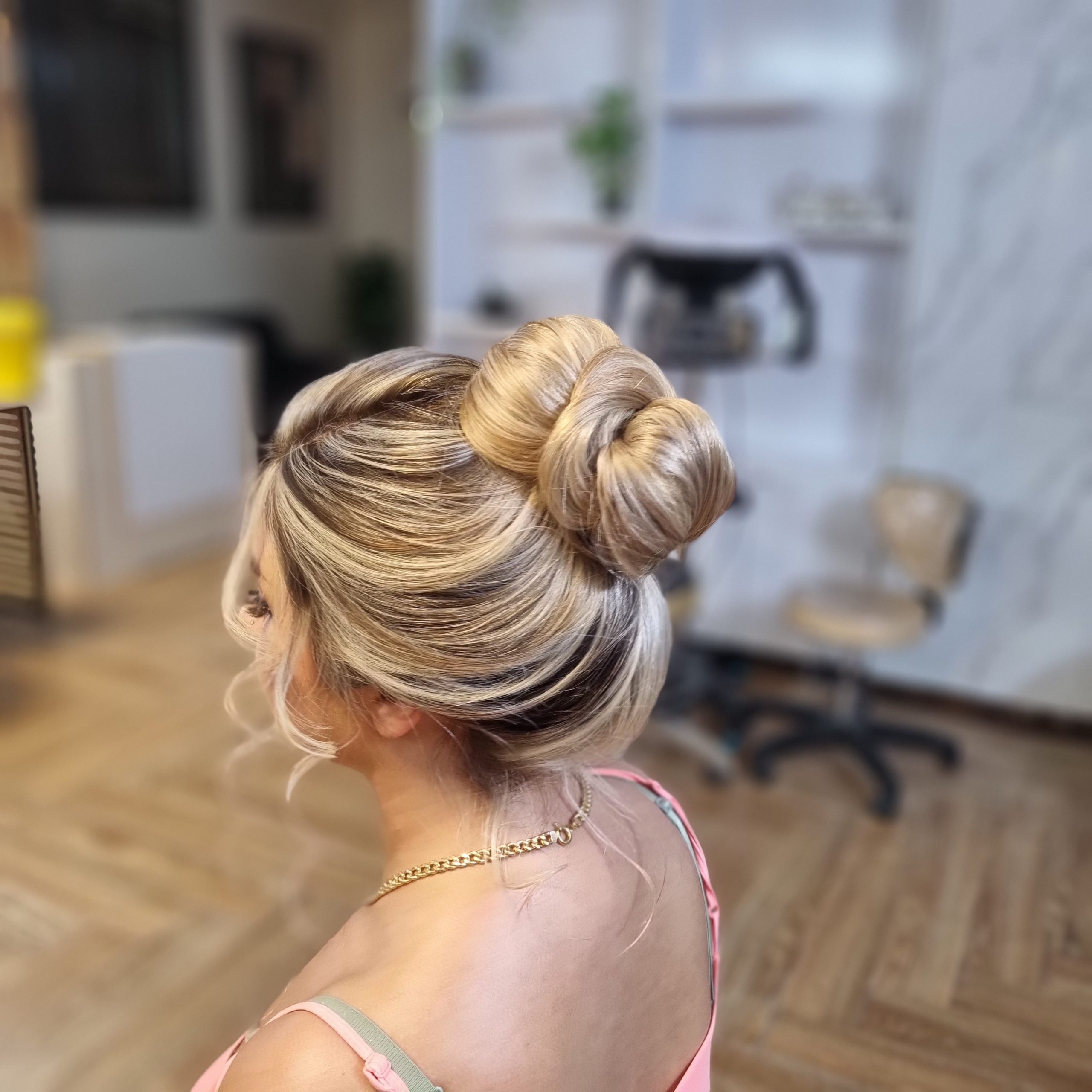 آکادمی (اموزشگاه)تخصصی زیبایی لیلا ریئسی